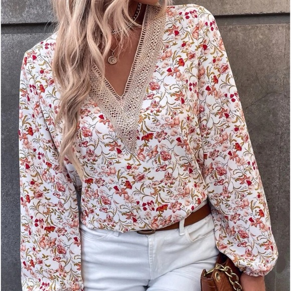 Delilah Wear Tops - New floral print V neck top